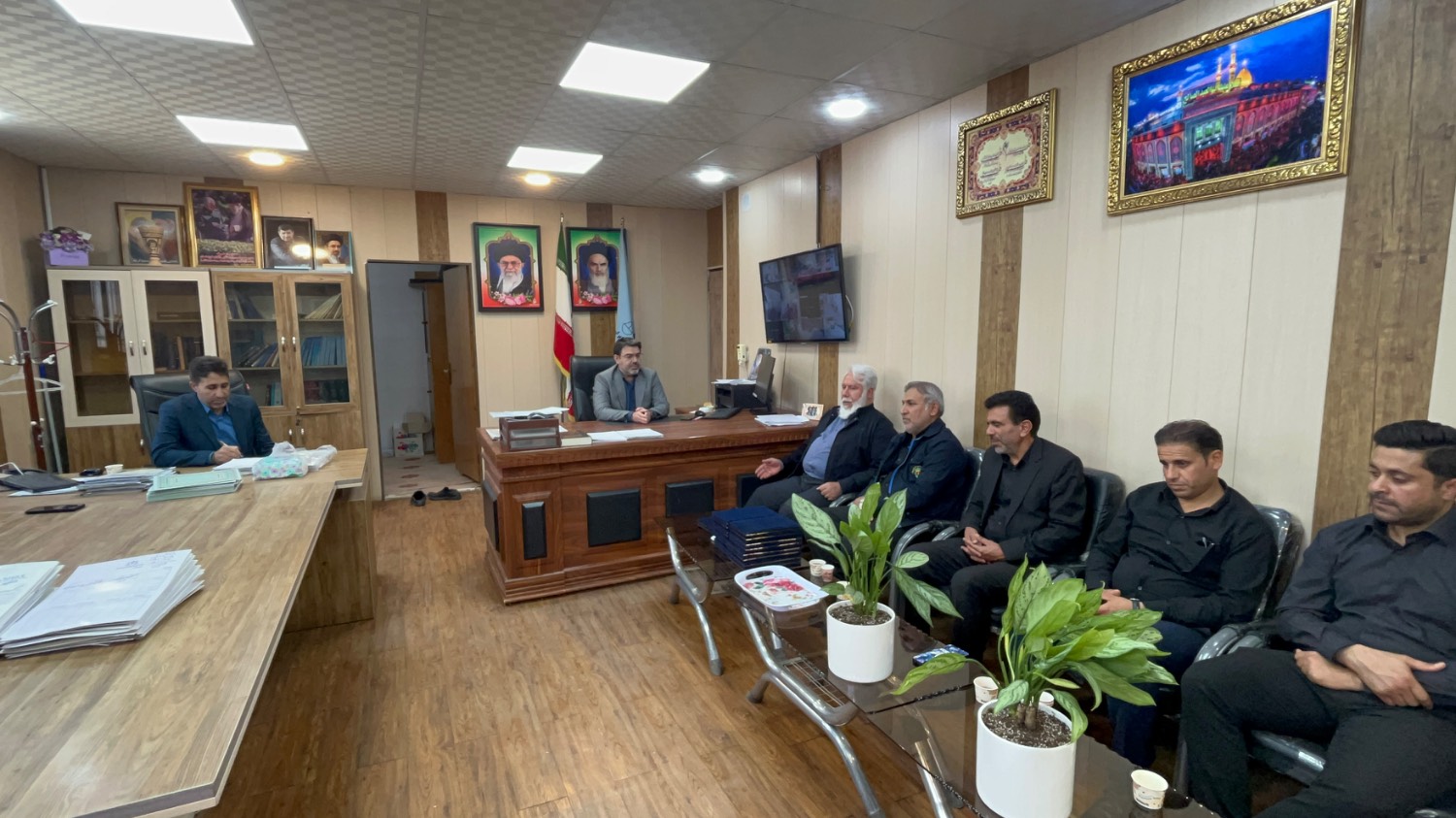 دیدار مدیرعامل شرکت نیشکر هفت‌تپه با رئیس دادگستری و دادستان شهرستان کرخه بمناسبت هفته قوه قضائیه؛ تأکید مسئولان قضایی کرخه بر استمرار همدلی موجود در بین مدیریت و کارگران در هفت‌تپه