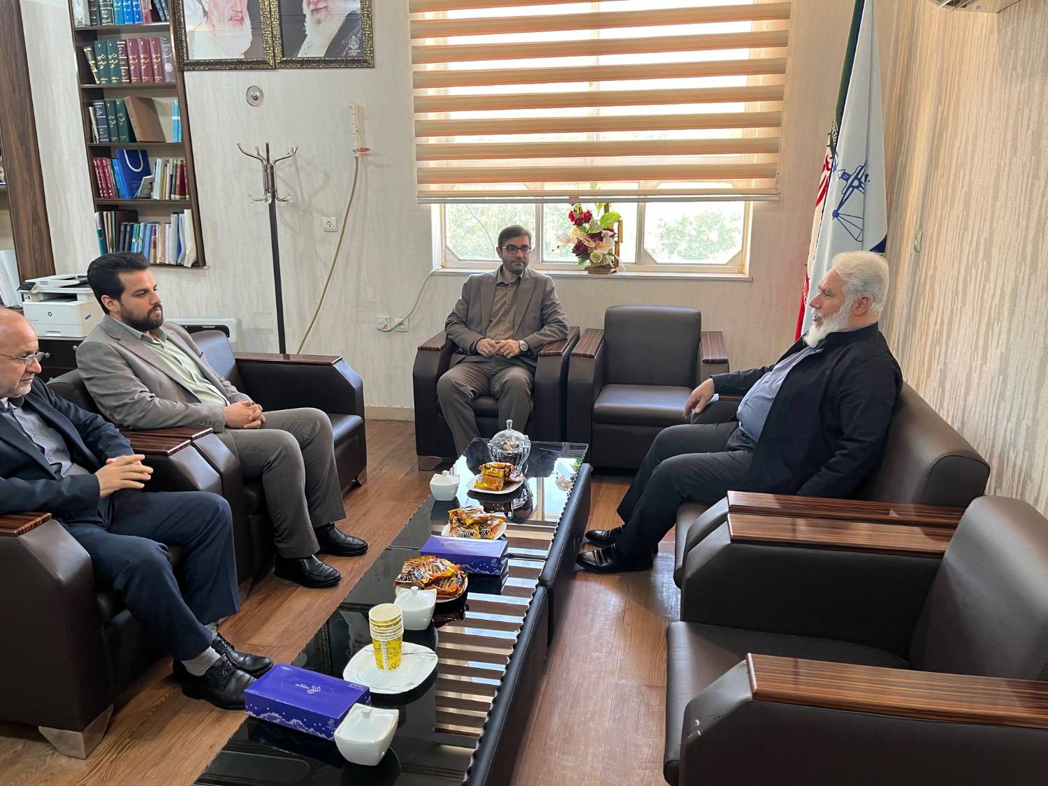 دیدار مدیرعامل شرکت نیشکر هفت تپه با رئیس دادگستری و دادستان شهرستان شوش؛ تجلیل مسئولان قضائی شهرستان از آرامش حاکم در هفت‌تپه و تأکید بر استمرار حمایت دستگاه قضا از مقوله تولید